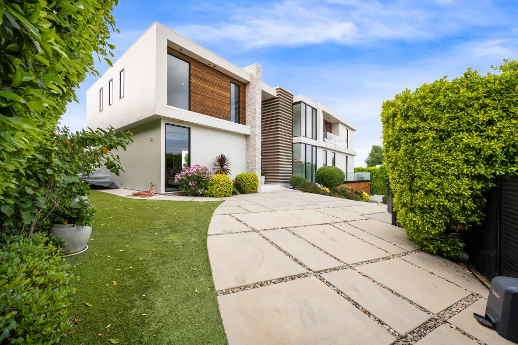 driveway-of-a-contemporary-house-with-a-garden-are-2025-02-11-18-47-12-utc